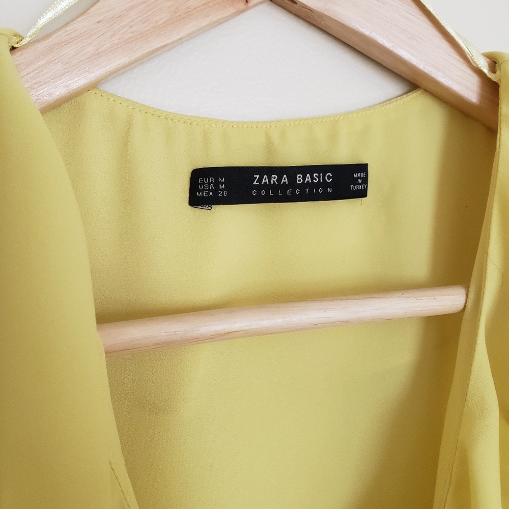 Zara flutter Top V Neck - Picture 3 of 4